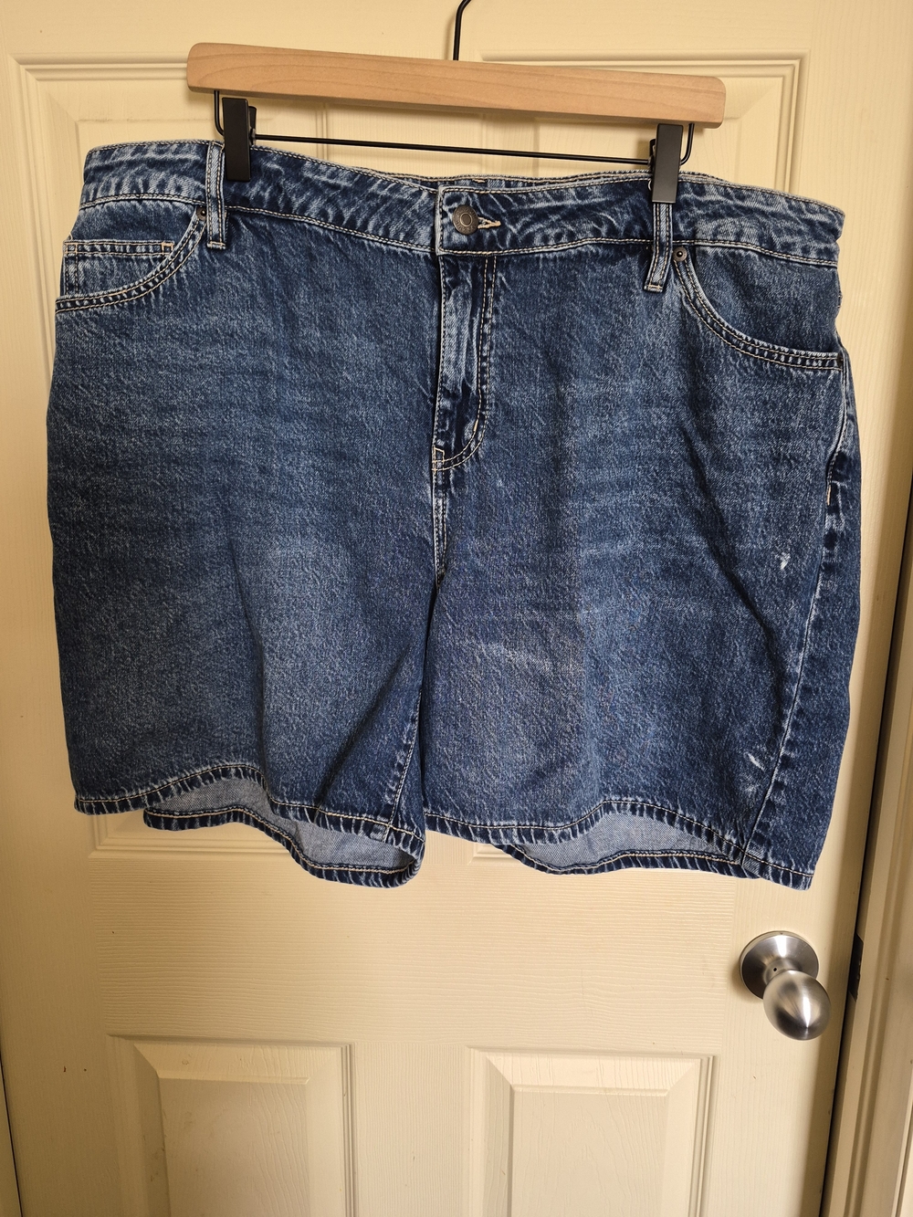 Size 18 W AVA & VIV Classic High-Rise Blue Denim Shorts - Women